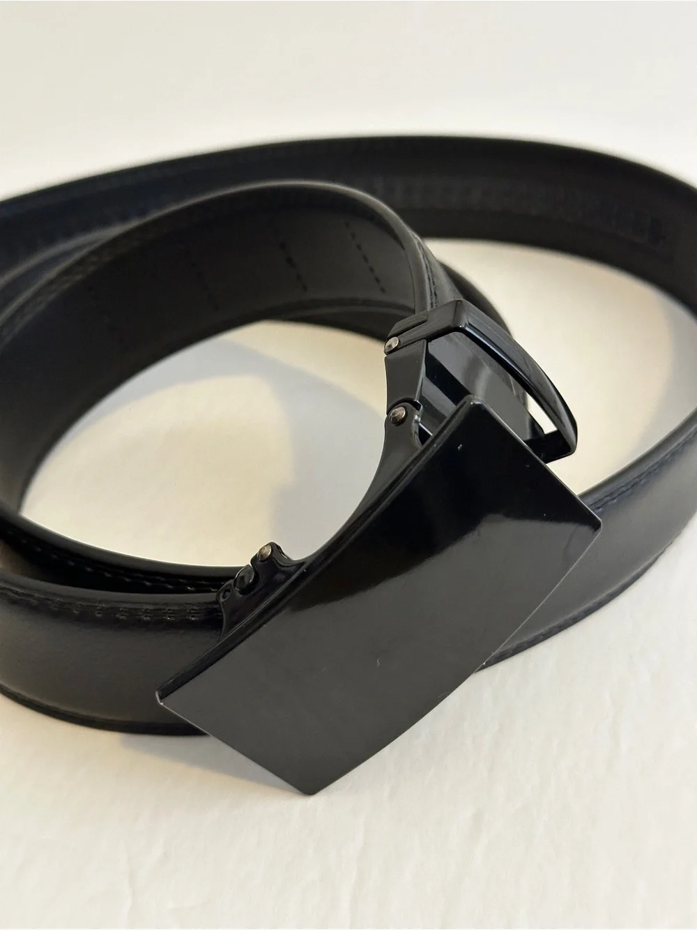 Lavemi Classic Black Men's Leather Ratchet Belt Preowned Good